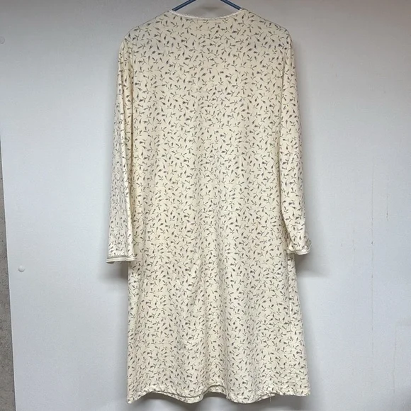 Secret Treasures Robe - Picture 5 of 6